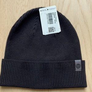 Black Lululemon beanie